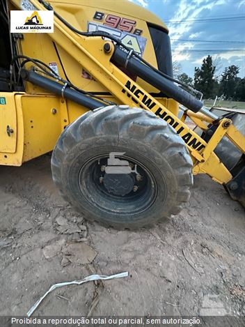 Retro Escavadeira New Holland B95B