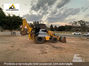 Retro Escavadeira New Holland B95B
