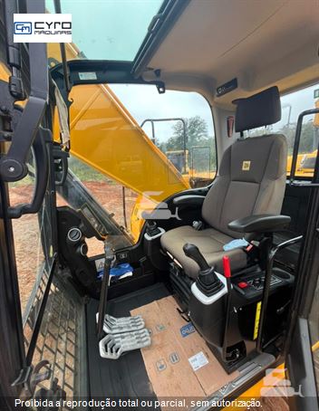 Escavadeira JCB JS210