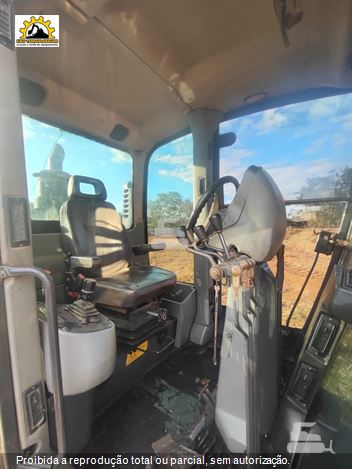 Motoniveladora New Holland RG200B