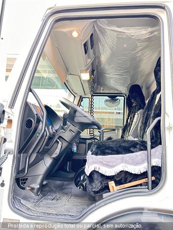 Caminhão Iveco TECTOR 27-320 6x4 2p (Diesel)(E6)