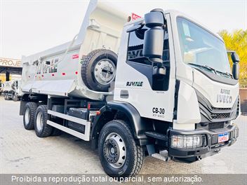 Caminhão Iveco TECTOR 27-320 6x4 2p (Diesel)(E6)