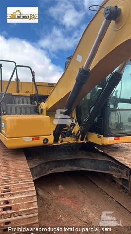 Escavadeira Caterpillar 320