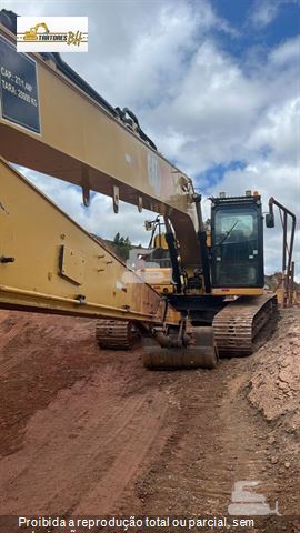 Escavadeira Caterpillar 320