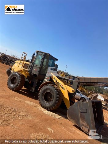 Pá Carregadeira New Holland W170 B