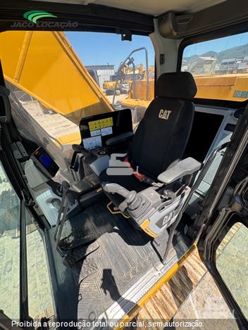 Escavadeira Caterpillar 320