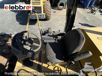 Rolo Compactador Caterpillar CP-533E