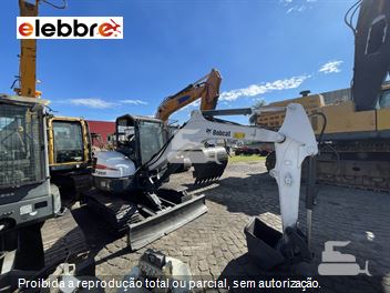 Mini-Escavadeira Bobcat E45