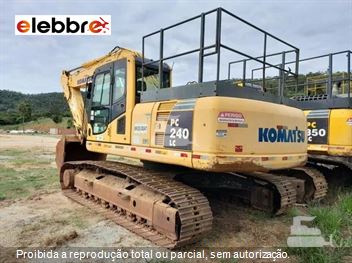 Escavadeira Komatsu PC240