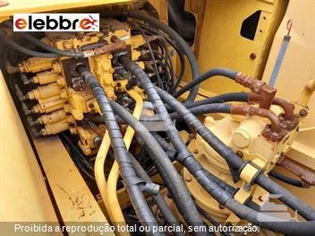 Escavadeira Komatsu PC240