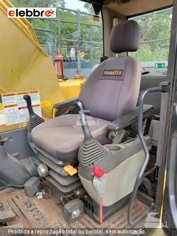 Escavadeira Komatsu PC240