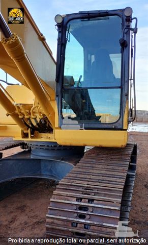 Escavadeira Komatsu PC210