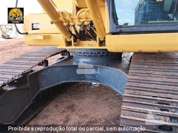 Escavadeira Komatsu PC210