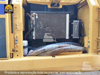 Escavadeira Komatsu PC210