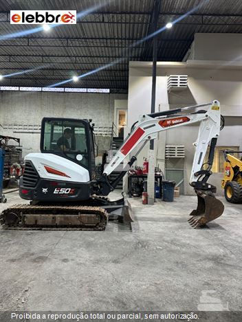 Mini-Escavadeira Bobcat E50