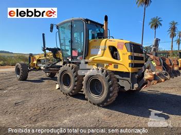 Motoniveladora New Holland RG170B