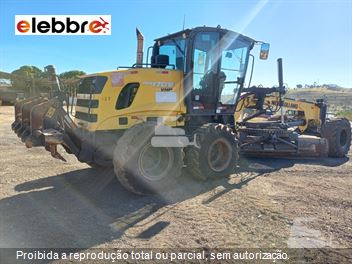 Motoniveladora New Holland RG170B