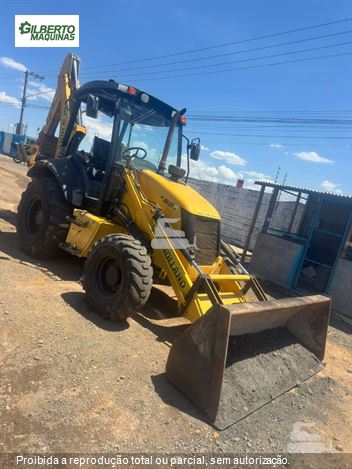 Retro Escavadeira New Holland B95B