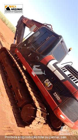 Escavadeira Caterpillar 320D2L