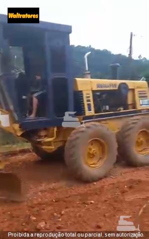 Motoniveladora Komatsu 835
