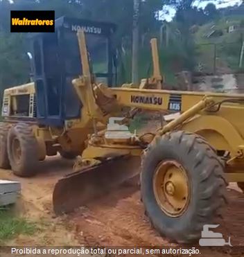 Motoniveladora Komatsu 835