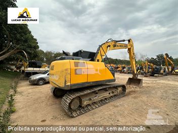 Escavadeira New Holland E145C EVO