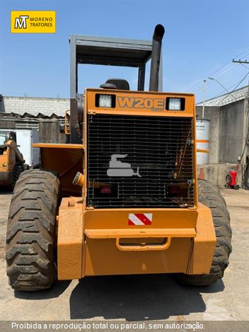 Pá Carregadeira Case W20E