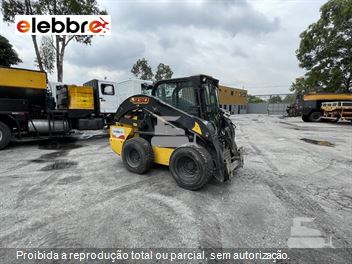 Mini-Carregadeira New Holland L330