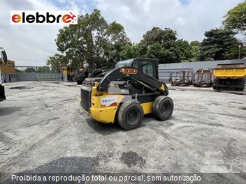 Mini-Carregadeira New Holland L330