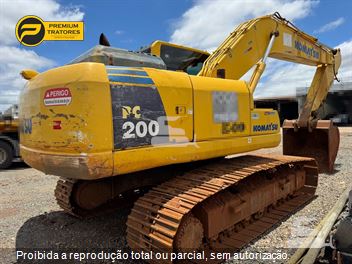 Escavadeira Komatsu PC200