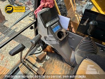 Escavadeira Komatsu PC200