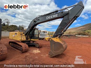 Escavadeira John Deere 210G