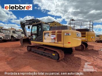 Escavadeira John Deere 210G