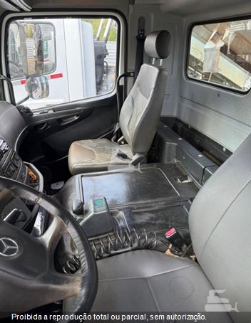 Caminhão Mercedes-Benz Axor 3131 6x4 2p (diesel)(E5)