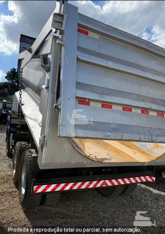 Caminhão Mercedes-Benz Axor 3131 6x4 2p (diesel)(E5)