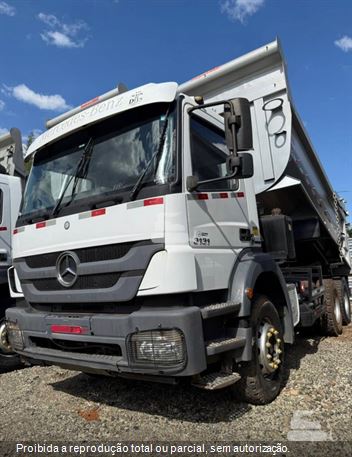 Caminhão Mercedes-Benz Axor 3131 6x4 2p (diesel)(E5)