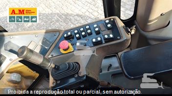 Rolo Compactador Caterpillar CP-54B