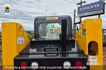 Mini-Carregadeira Gehl R180