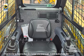 Mini-Carregadeira Gehl R180