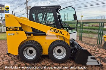 Mini-Carregadeira Gehl R180