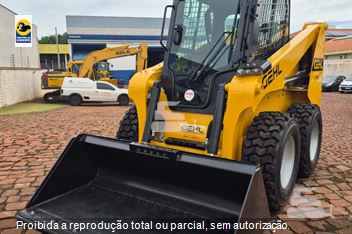 Mini-Carregadeira Gehl R180
