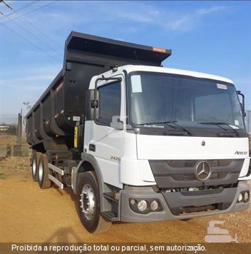 Caminhão Mercedes-Benz Atego 2426 6x2 2p (Diesel) (E5)