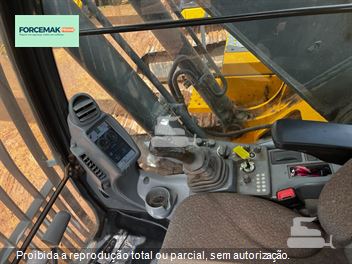 Escavadeira John Deere 210G