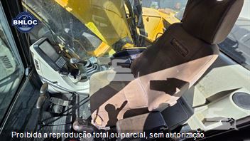Escavadeira New Holland E245 C
