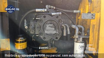 Escavadeira New Holland E245 C