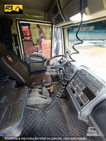 Caminhão Iveco TECTOR 240E25 S 6x2 2p (Diesel)