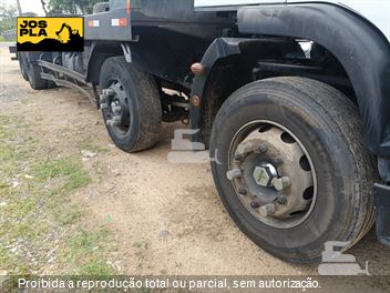 Caminhão Iveco TECTOR 240E25 S 6x2 2p (Diesel)