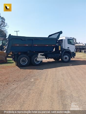 Caminhão Mercedes-Benz Axor 3131 6x4 2p (diesel)(E5)