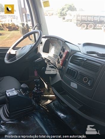 Caminhão Mercedes-Benz Axor 3131 6x4 2p (diesel)(E5)