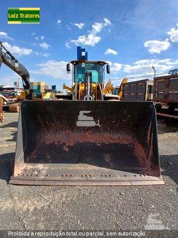 Pá Carregadeira Volvo L110F